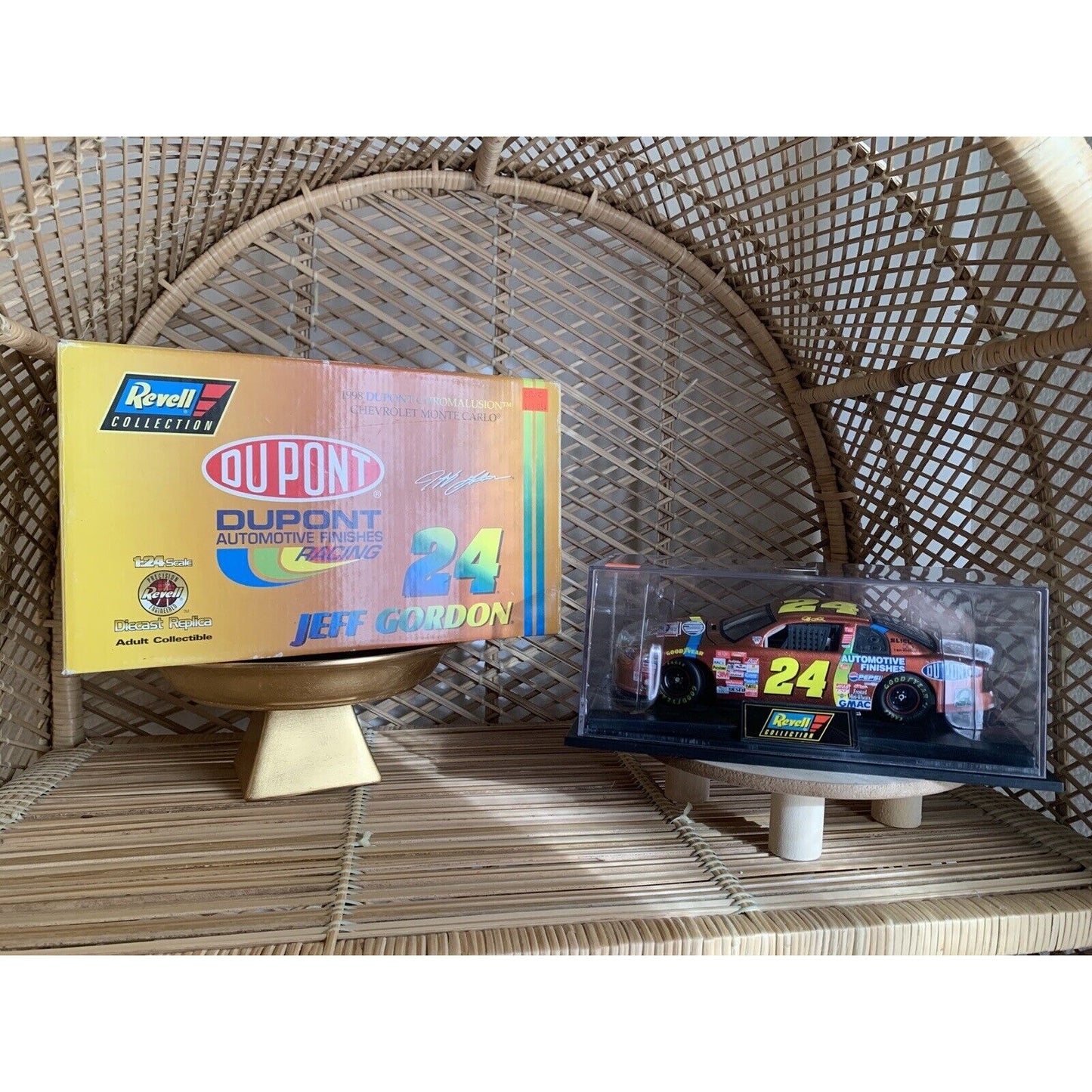 Jeff Gordon #24 1998 Diecast with Display Case