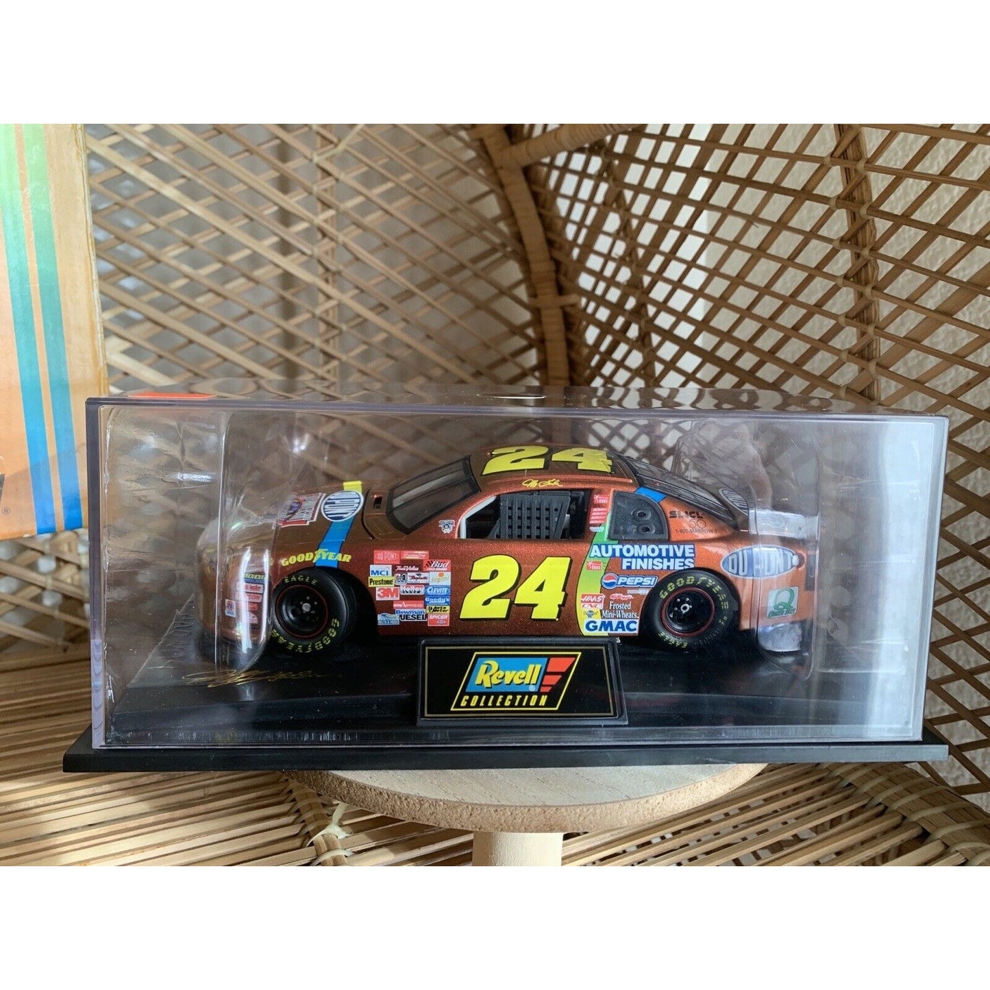 Jeff Gordon #24 1998 Diecast with Display Case